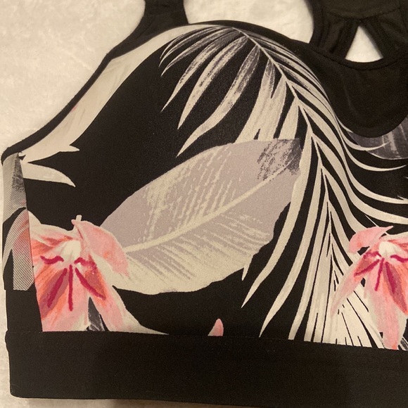 VICTORIA SPORT BRA Size 34D Pre-Owned Nice Condition Adjustable Straps - Picture 2 of 8